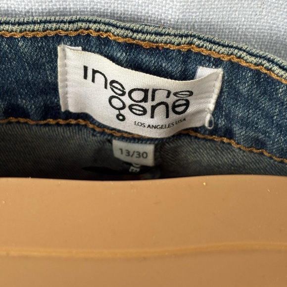 Stylish Distressed Relaxed Fit Jeans - Picture 5 of 16